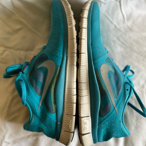 Excellent Condition 🌸 Nike N7, Size 10 in Turquoise and white - Picture 11 of 12